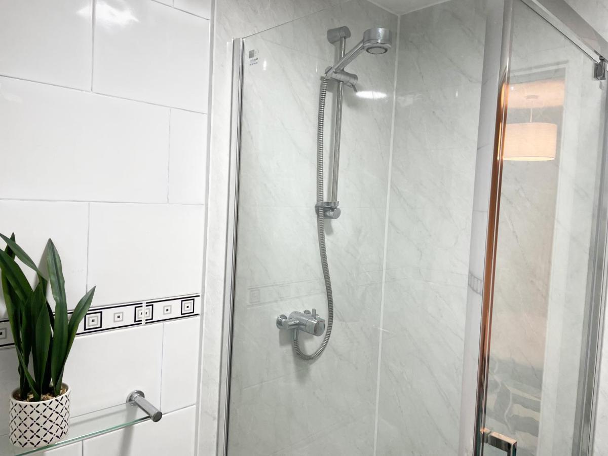 Comfortable And Spacious Superb Holiday Home In Llanelli, Dog Friendly Экстерьер фото