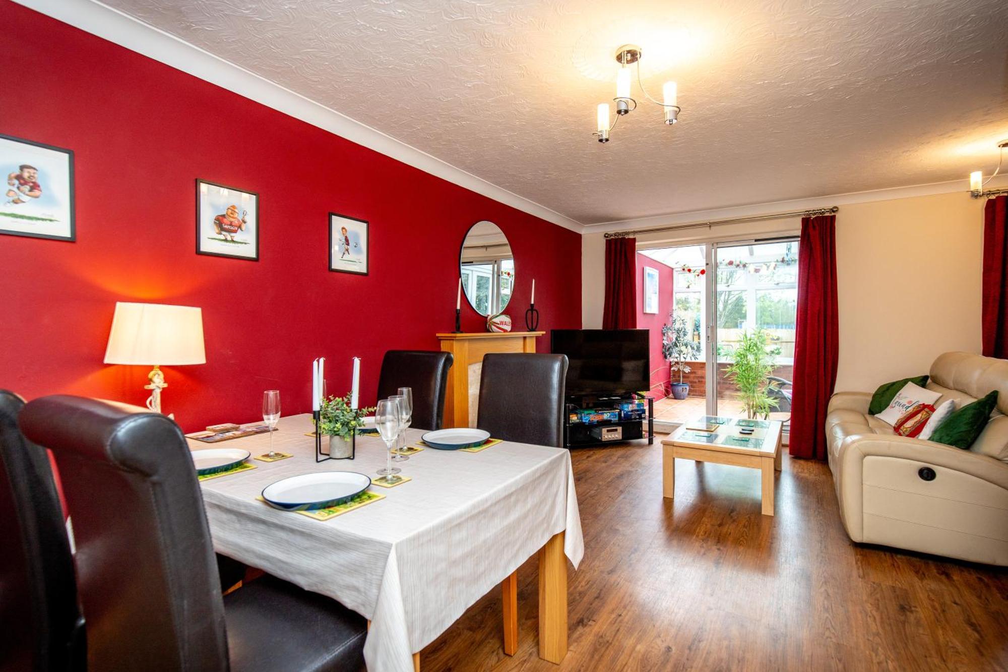 Comfortable And Spacious Superb Holiday Home In Llanelli, Dog Friendly Экстерьер фото