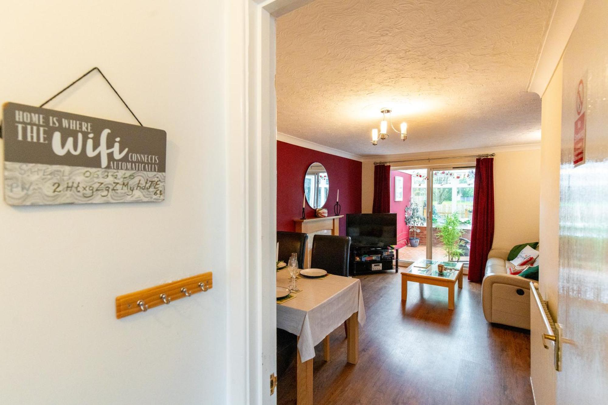 Comfortable And Spacious Superb Holiday Home In Llanelli, Dog Friendly Экстерьер фото