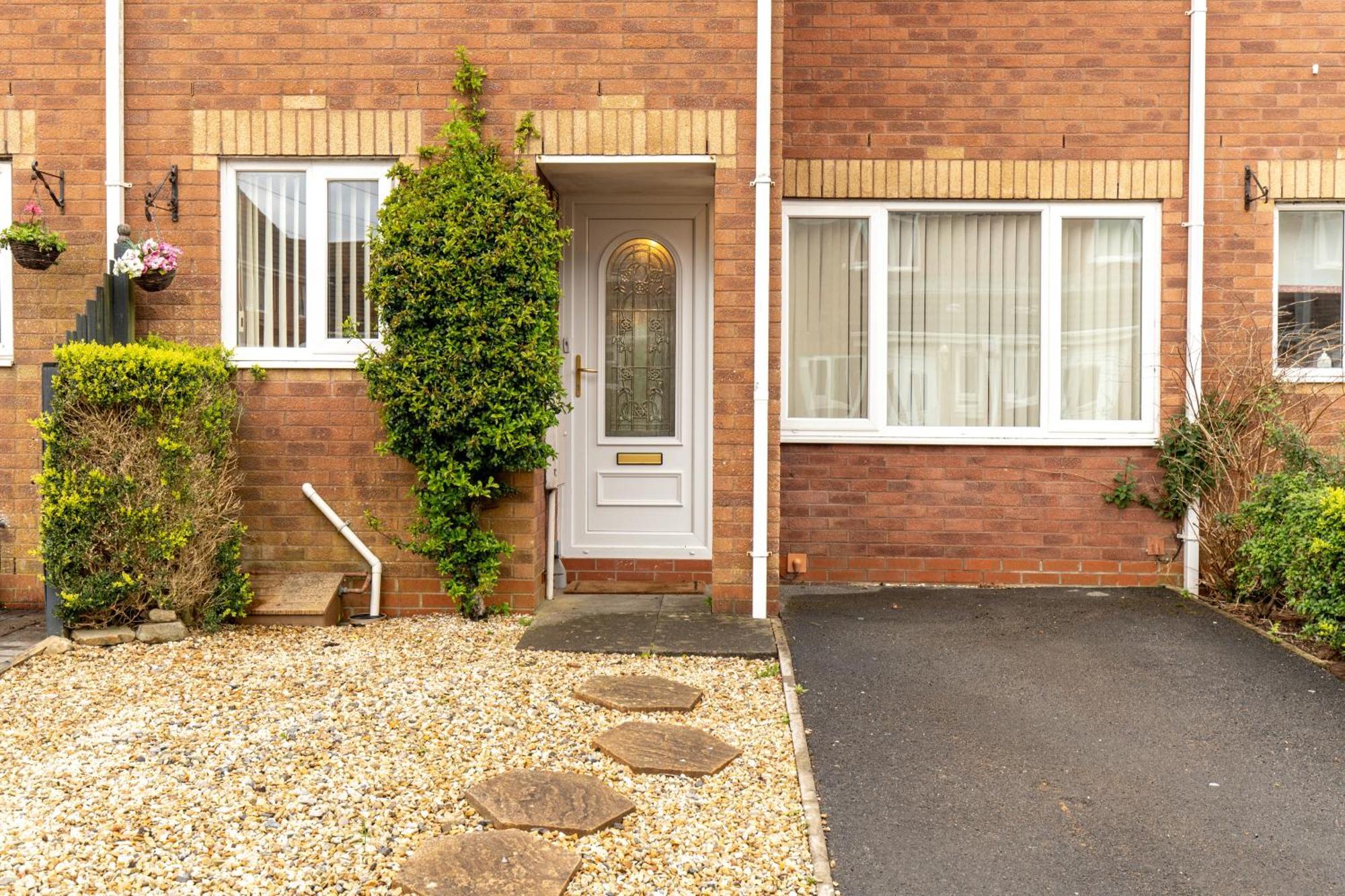 Comfortable And Spacious Superb Holiday Home In Llanelli, Dog Friendly Экстерьер фото