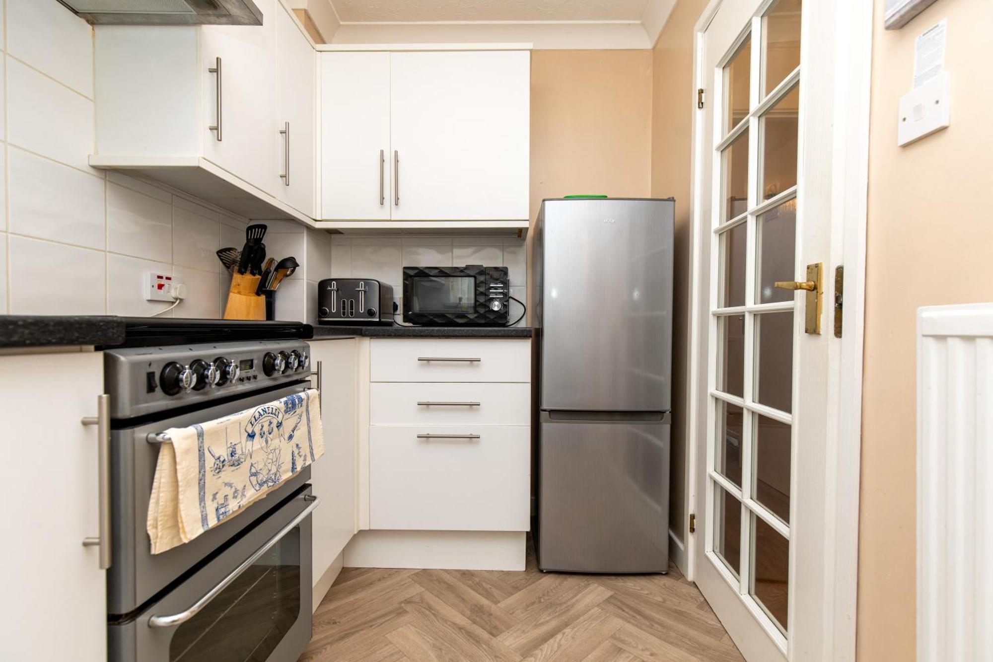 Comfortable And Spacious Superb Holiday Home In Llanelli, Dog Friendly Экстерьер фото
