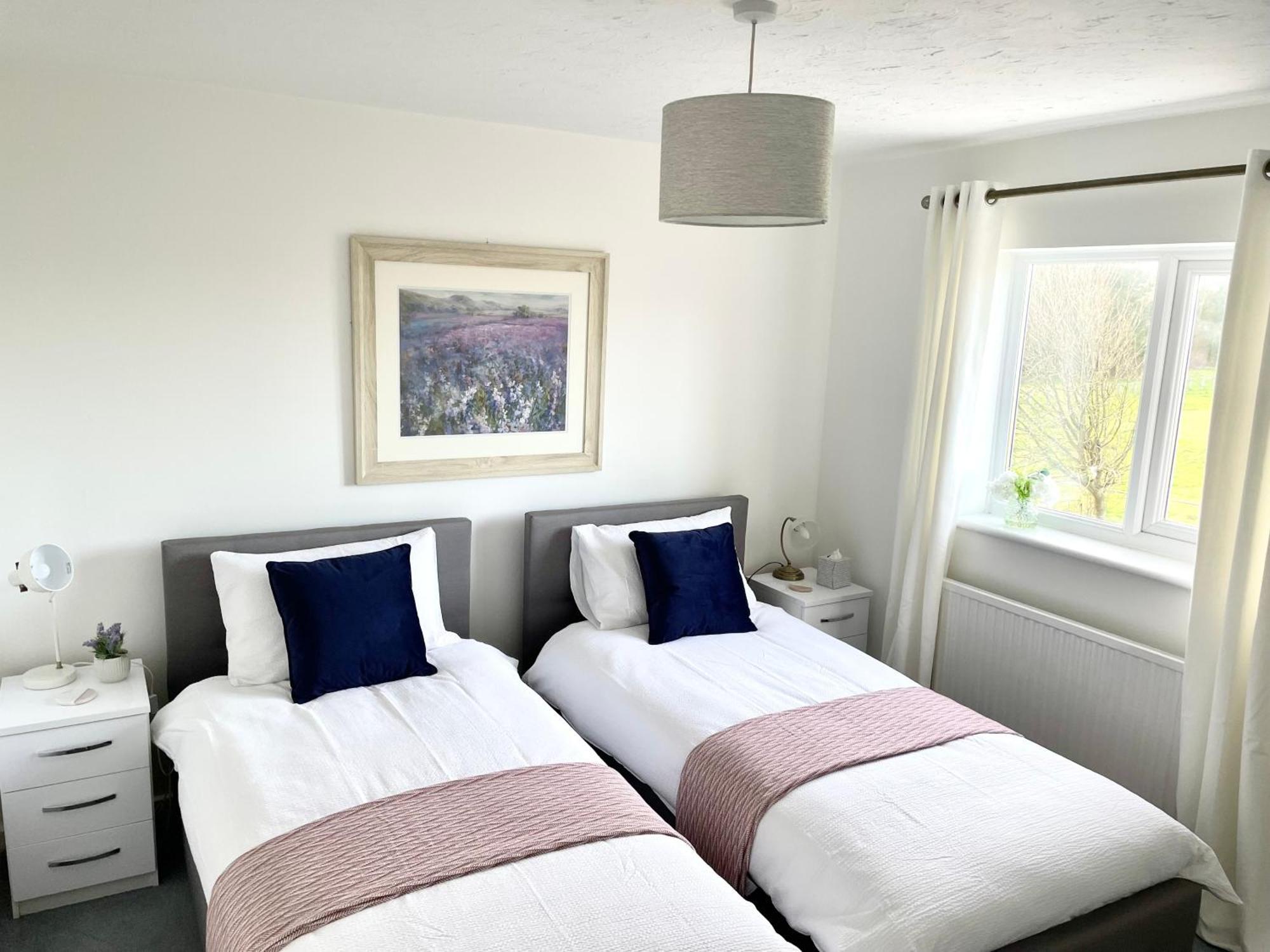 Comfortable And Spacious Superb Holiday Home In Llanelli, Dog Friendly Экстерьер фото